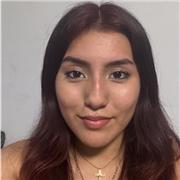 Joven Profesora de Arte, con título de bachillerato de artes plásticas